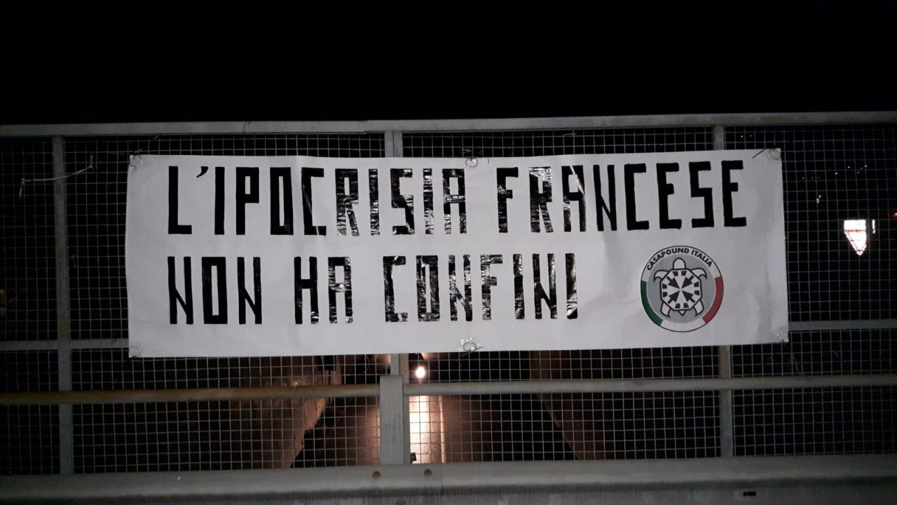 Striscione Casapound Ventimiglia contro “ipocrisia francese”