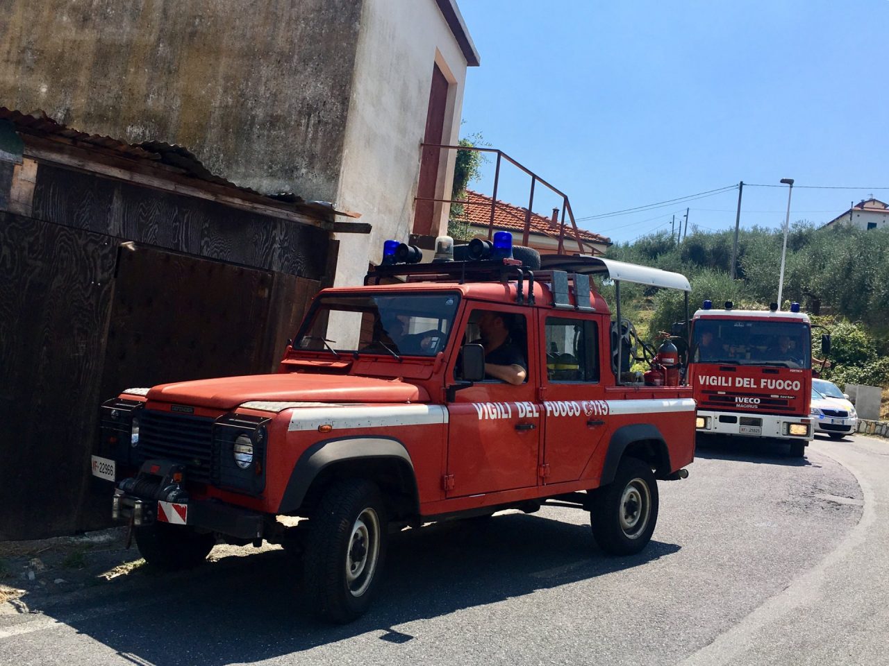 Sanremo: intrappolati al secondo piano col forno acceso al primo allertano i vigili del fuoco