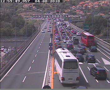 Tre chilometri di coda sull’A10 tra Bordighera e il confine