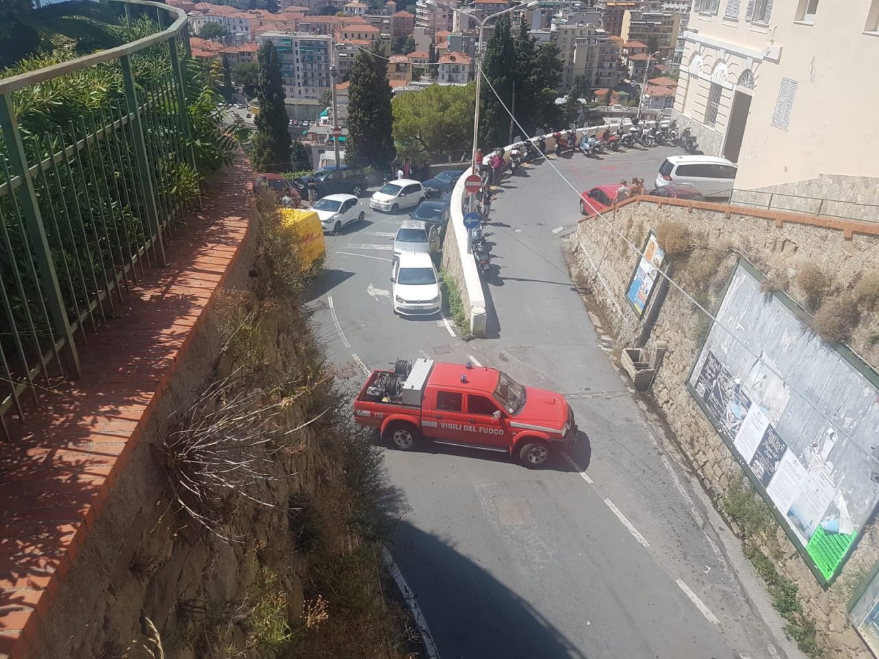 Muro pericolante a Sanremo: aperto un passaggio per piccoli veicoli