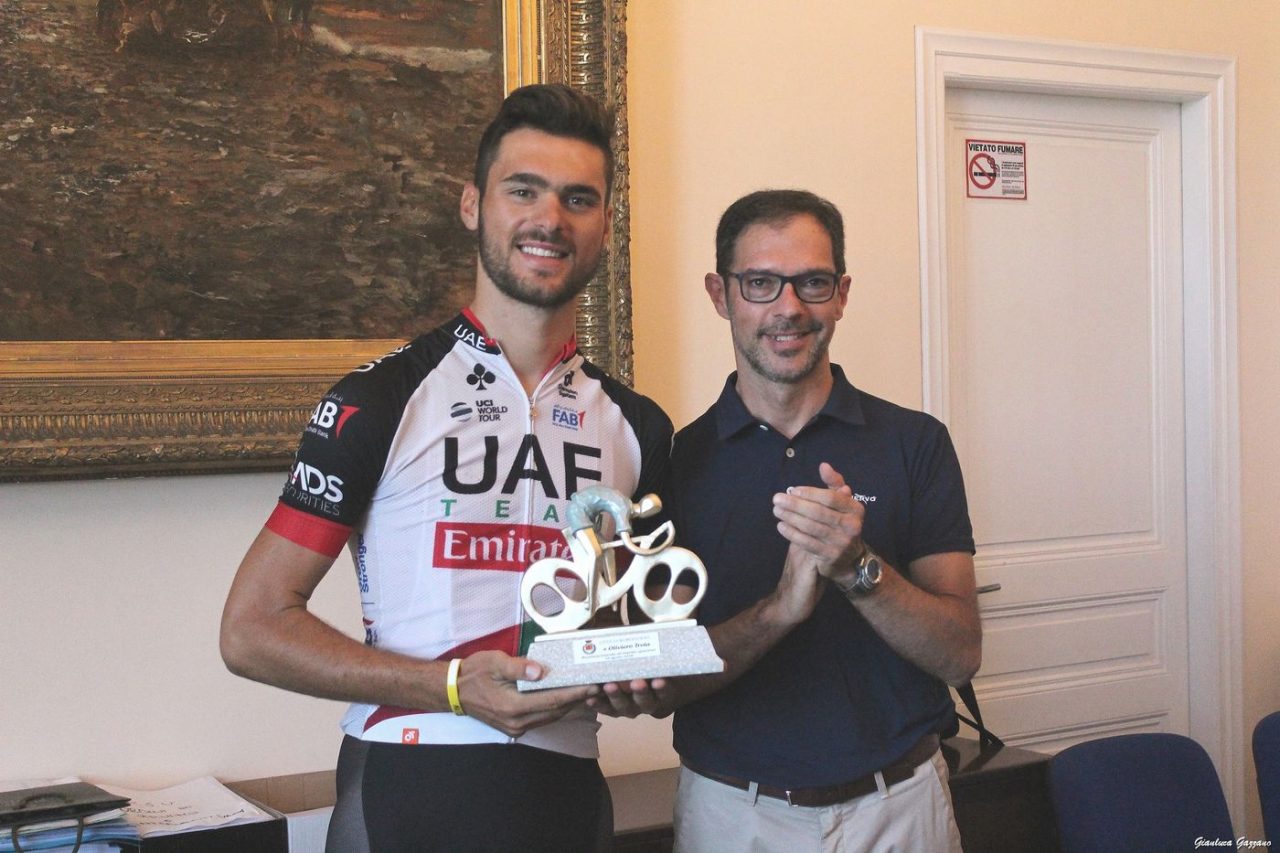 Il ciclista Oliviero Troia premiato dal Comune di Bordighera