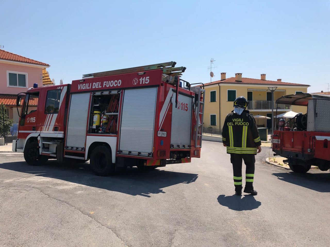 Escavatore urta tubo di gas ad alta pressione: evacuata la zona