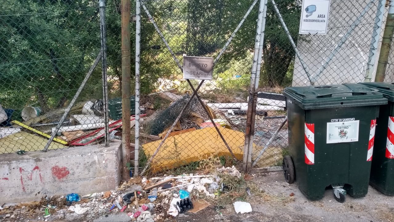 Discarica abusiva a San Giovanni: l’ennesima segnalazione di un lettore