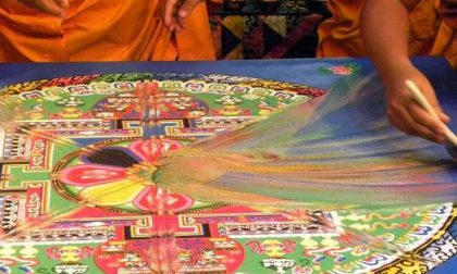 Sei monaci tibetani costruiranno un Mandala di sabbia dal vivo