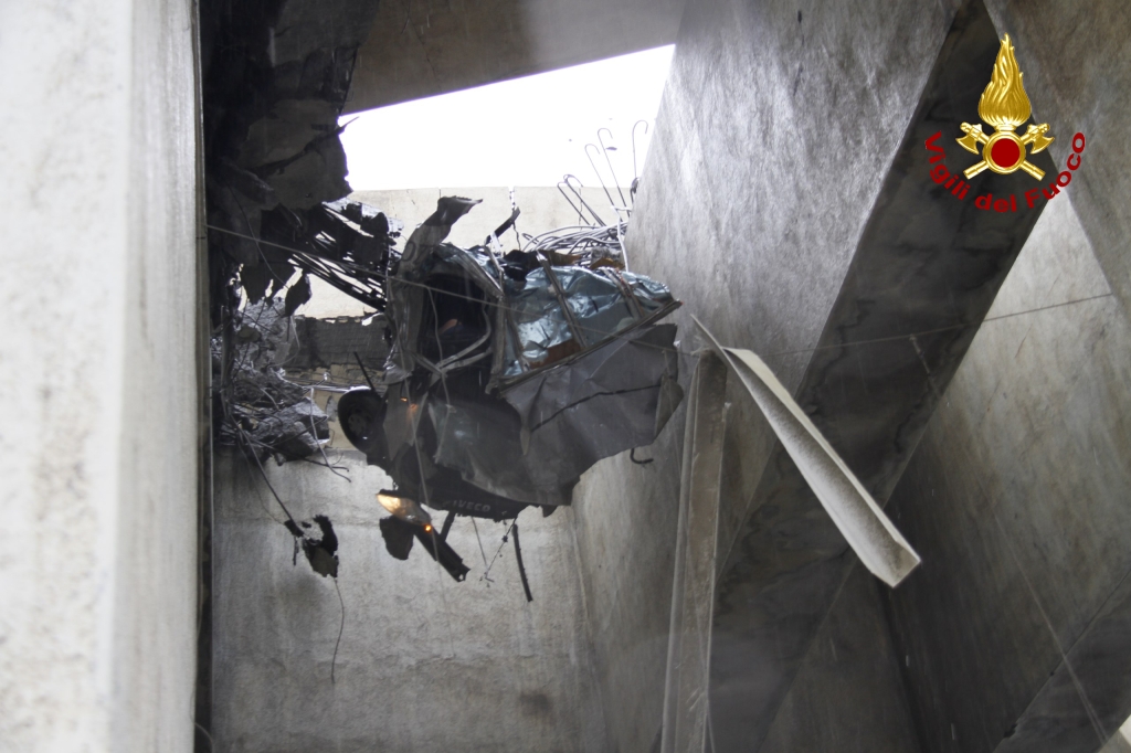 Ponte crollato Genova foto vigili del Fuoco_02