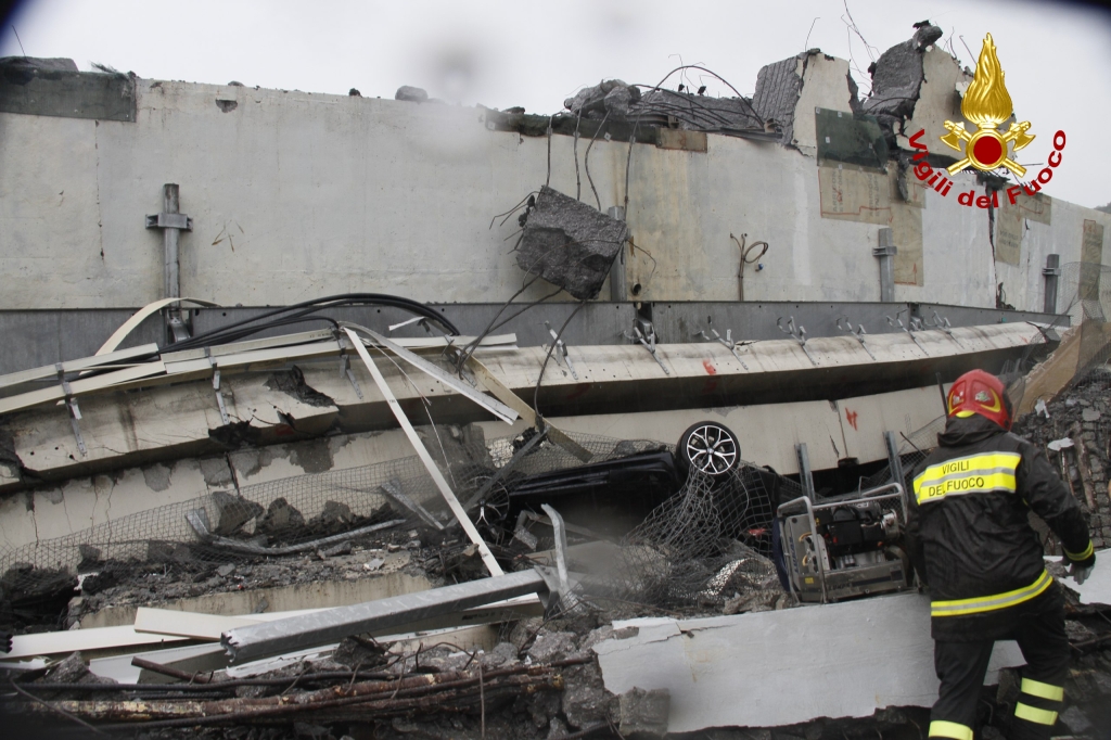 Ponte crollato Genova foto vigili del Fuoco_08