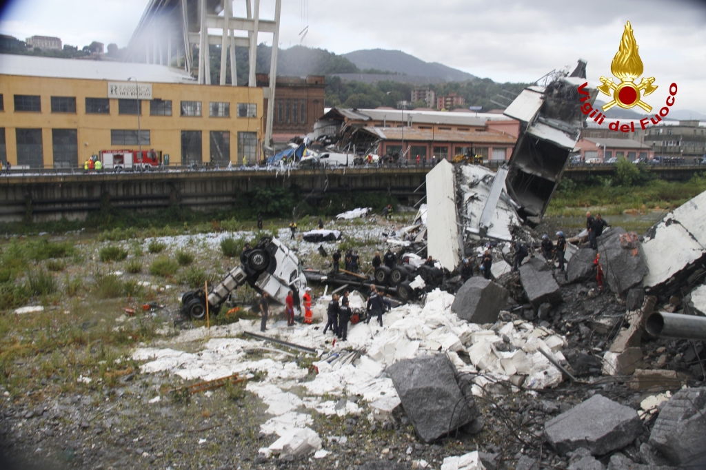 Ponte crollato Genova foto vigili del Fuoco_09