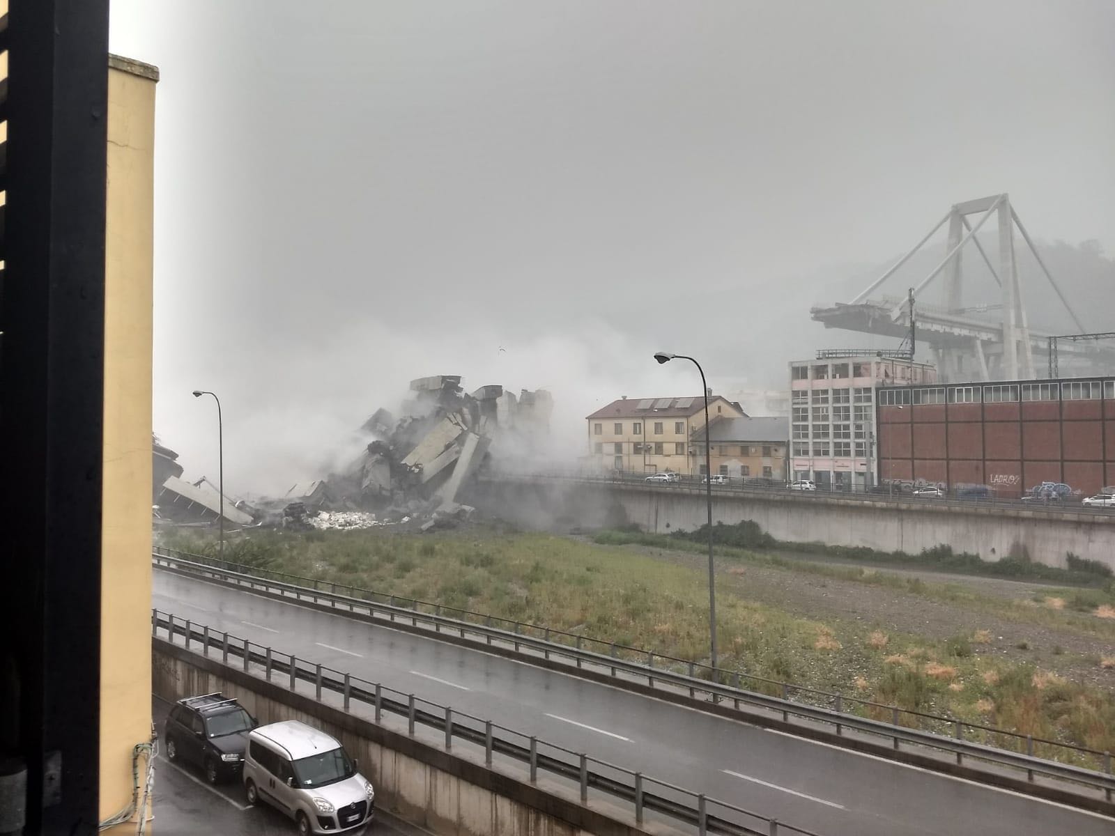 Ponte crollato autostrada A10 Genova