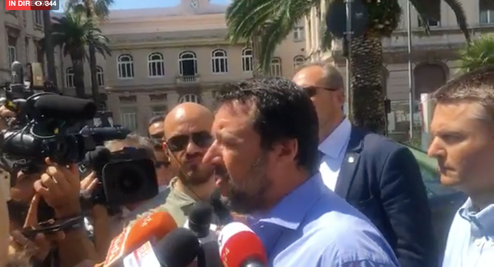 Ponte crollato: le chiamate di soccorso al 112 in diretta di Toti e Salvini