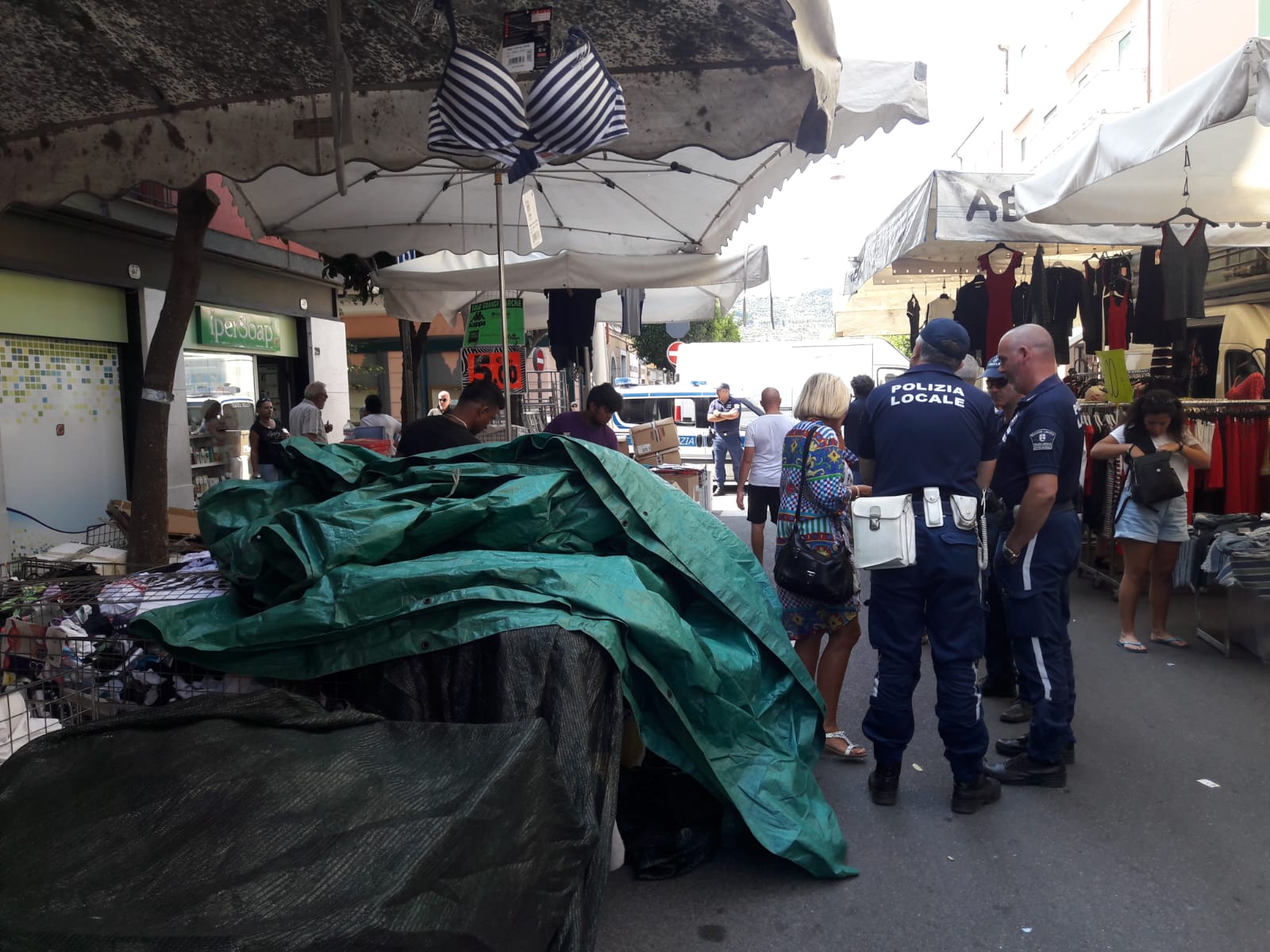 Sequestro Diano Marina mercato polizia municipale vigili