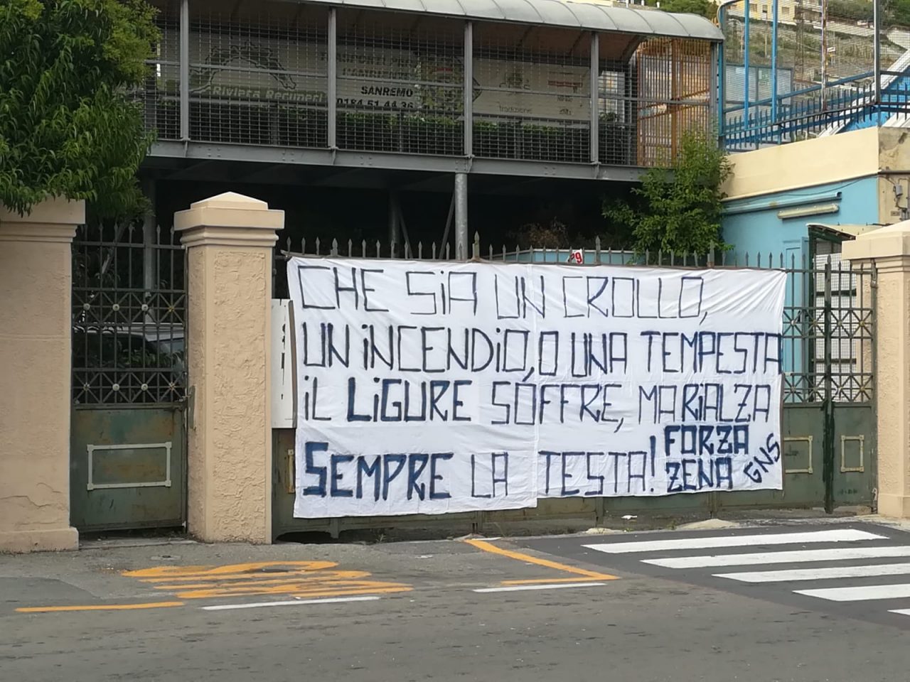 Forza Zena: striscione solidale degli ultrà della Sanremese