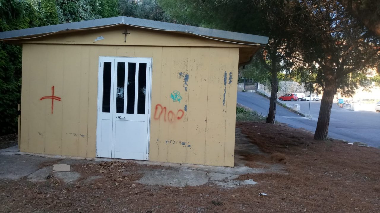 Deturpata e vandalizzata la cappella di regione Baitè