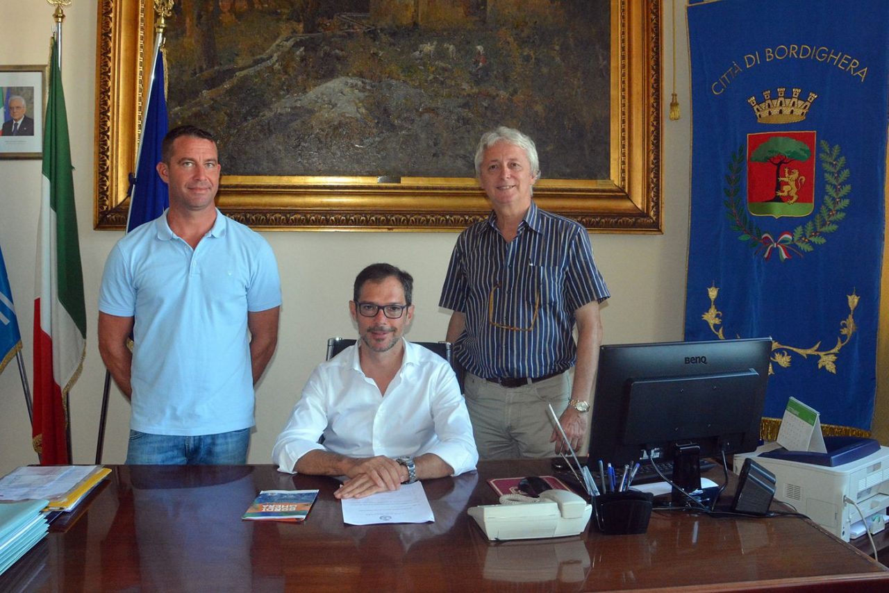 Rivoluzione degli uffici in Comune, il sindaco Ingenito annuncia le novità