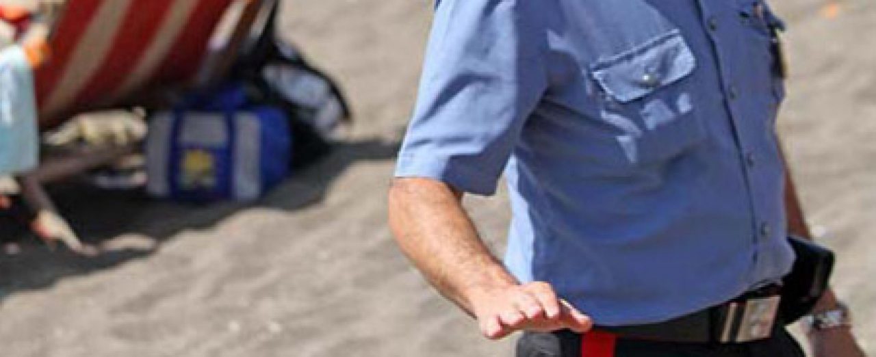 Ruba tablet in spiaggia fermato da due carabinieri fuori servizio