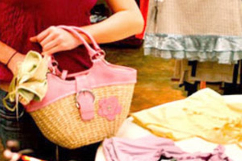 Coppia di facoltosi ruba misero bottino nei negozi del centro