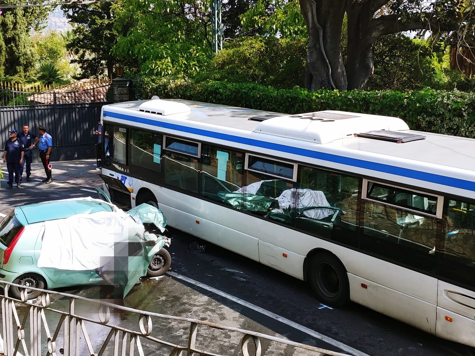 (1) Duplice incidente mortale Bordighera auto corriera autobus_02 copia
