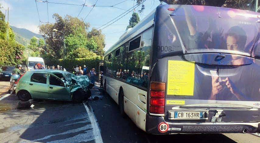 Tragico Schianto Duplice incidente mortale Bordighera auto corriera autobus_03 copia
