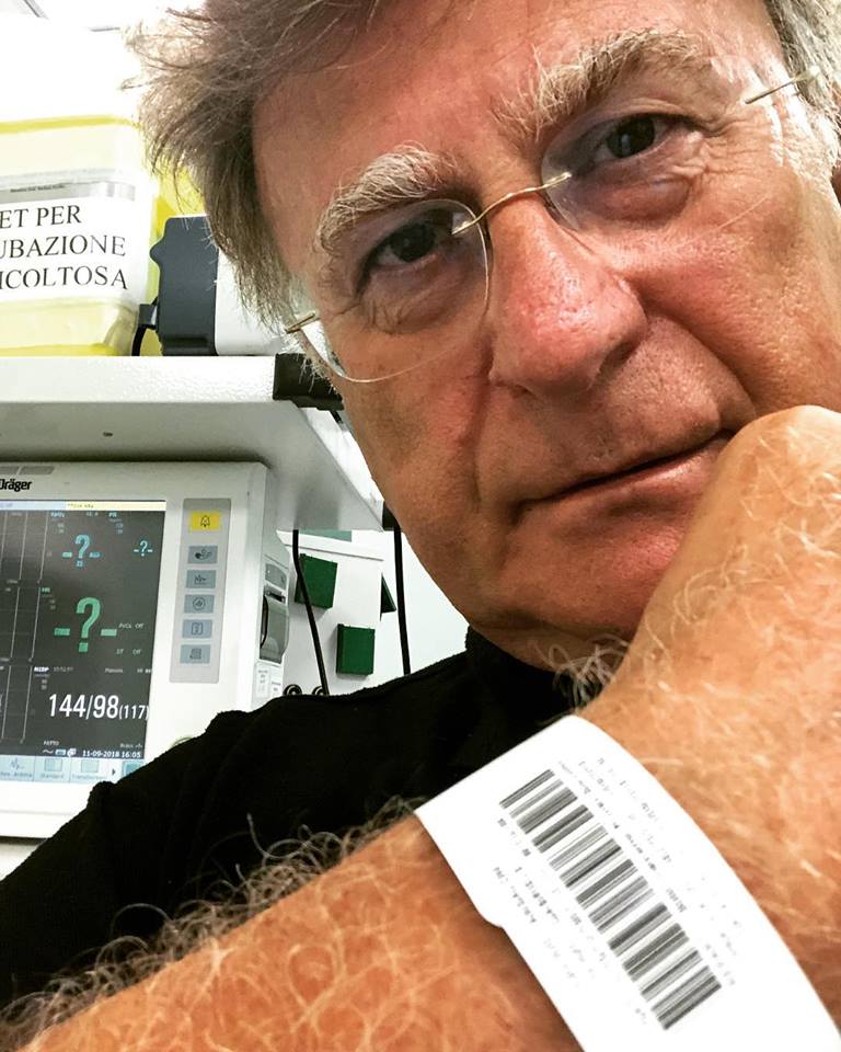 Il conduttore Red Ronnie finisce al pronto soccorso