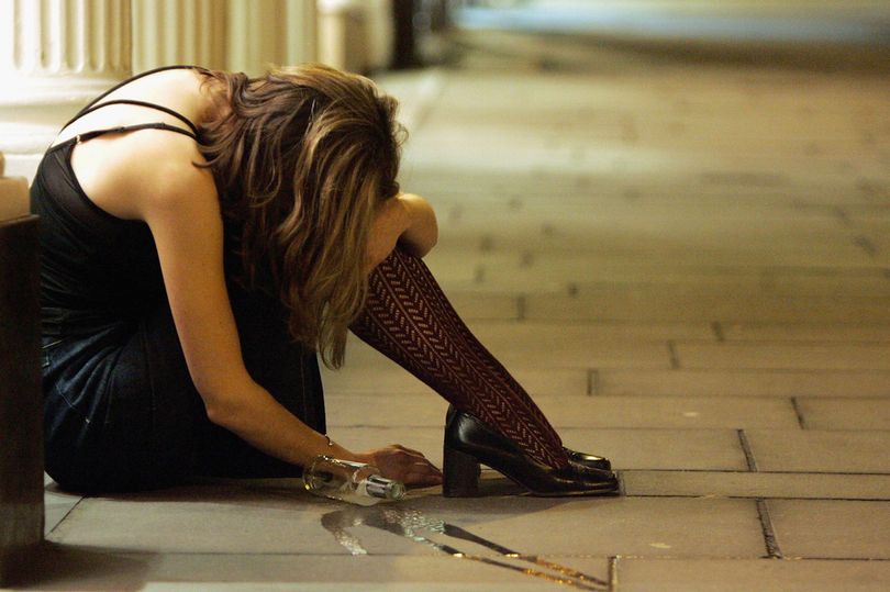 Notte folle in un bar di Stradella per una 40enne di Sanremo denunciata