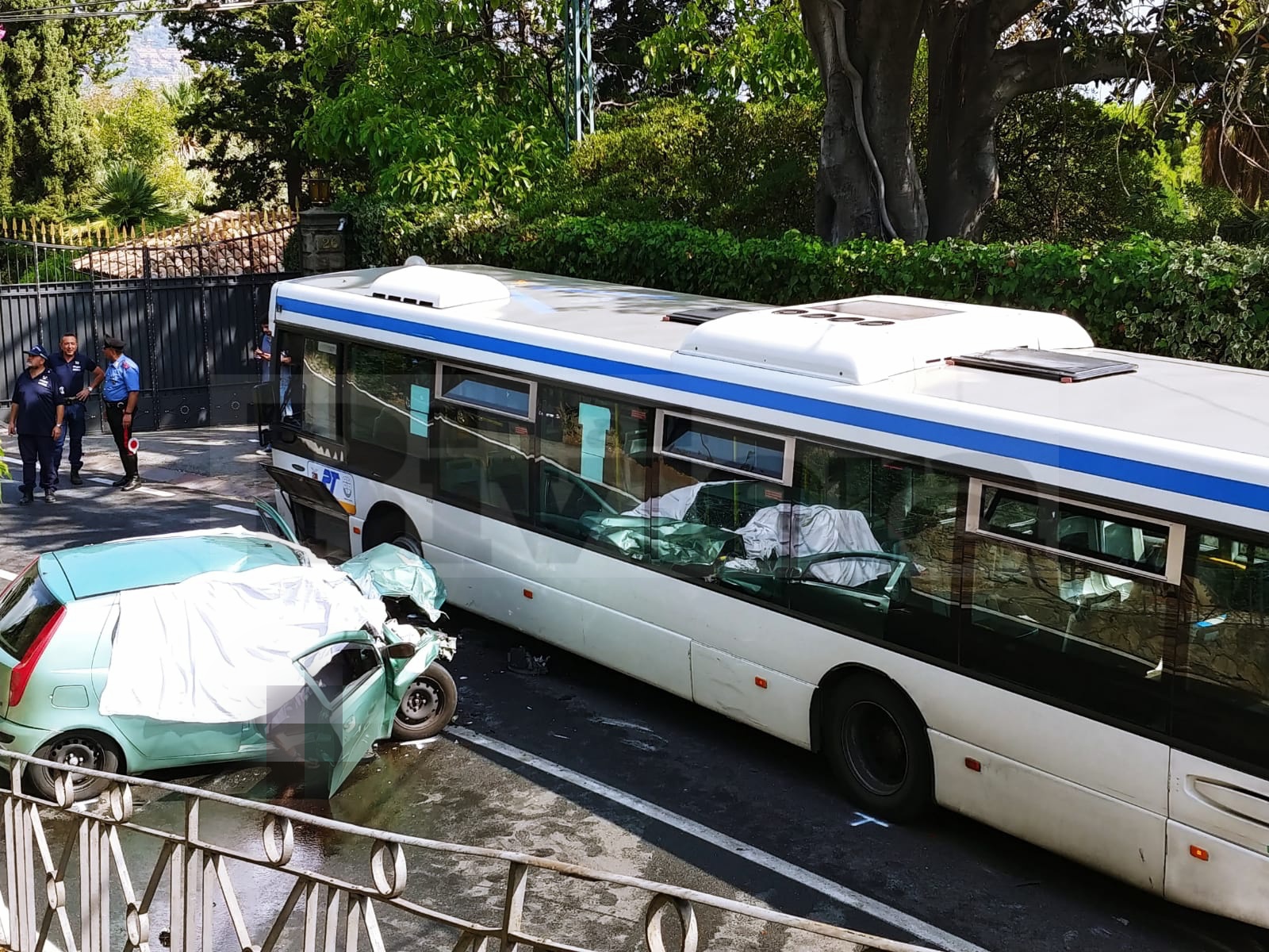 Duplice incidente mortale Bordighera auto corriera autobus_028
