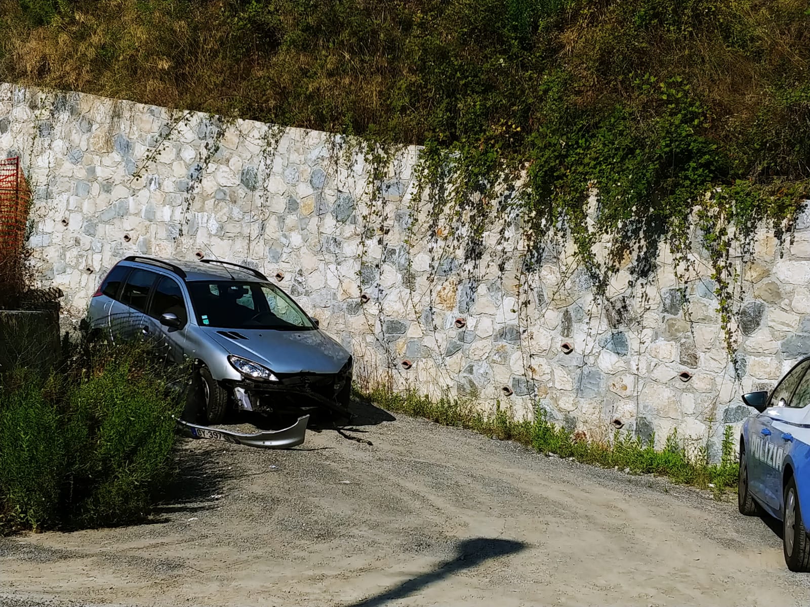 Incidente auto moto Latte Ventimiglia Peugeot_02