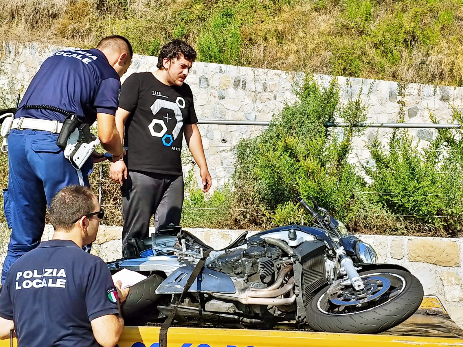 Incidente auto moto Latte Ventimiglia Peugeot_03