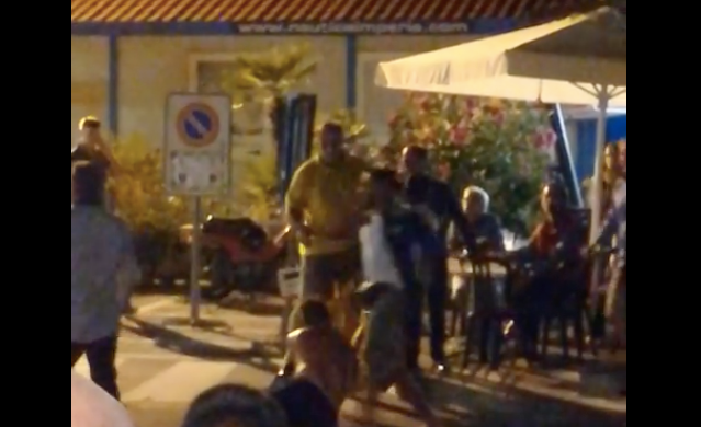 Rissa tra stranieri alla marina di Porto Maurizio a Imperia. Particolari, video