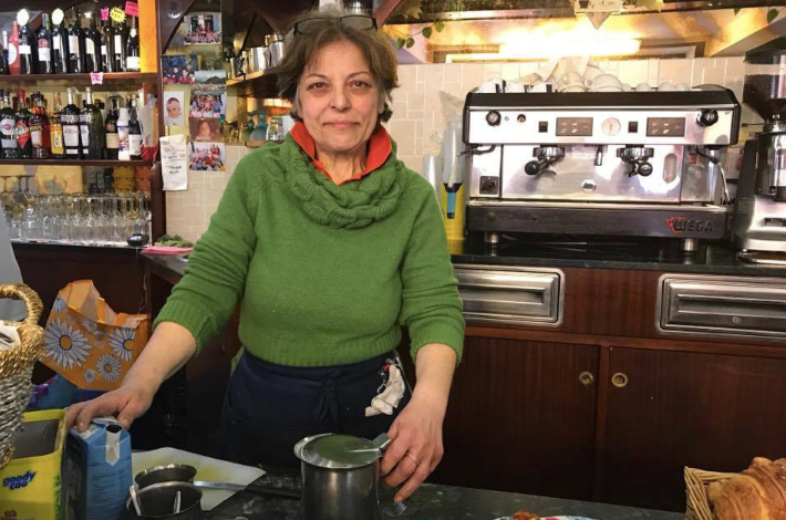 Donazioni per 9.200 euro in tre giorni al bar che ospita i migranti