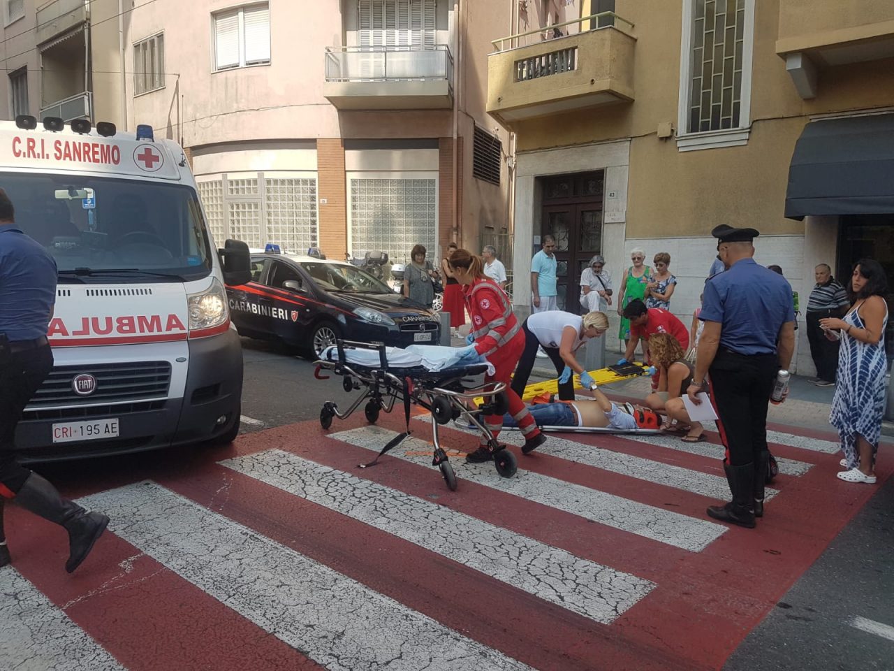 Scontro tra  caravan e moto a Sanremo. Giovane in ospedale