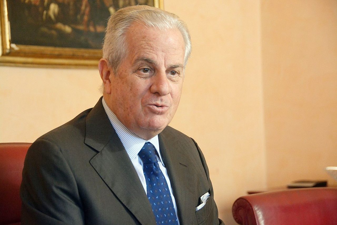 Peculato d’uso dell’auto blu: chiesta archiviazione per il sindaco Scajola e il suo autista