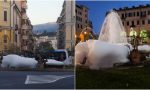 Detersivo nella fontana di piazza Dante invasa dalla schiuma