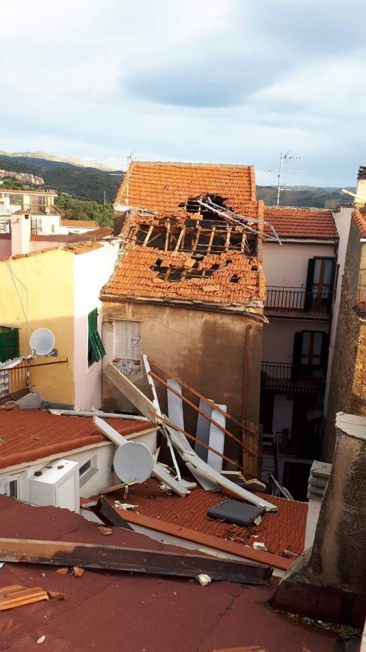 Uragano scoperchia un’abitazione a Costarainera