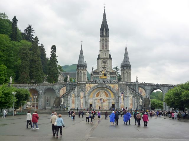 Lourdes04