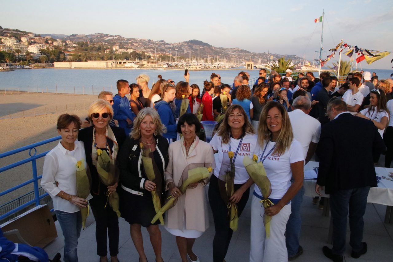 Campionato Coastal Rowing presente lo Zonta Club Sanremo per la violenza contro le donne