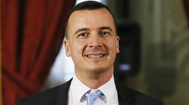 43 morti nel crollo del ponte e Rocco Casalino arrabbiato per il Ferragosto saltato