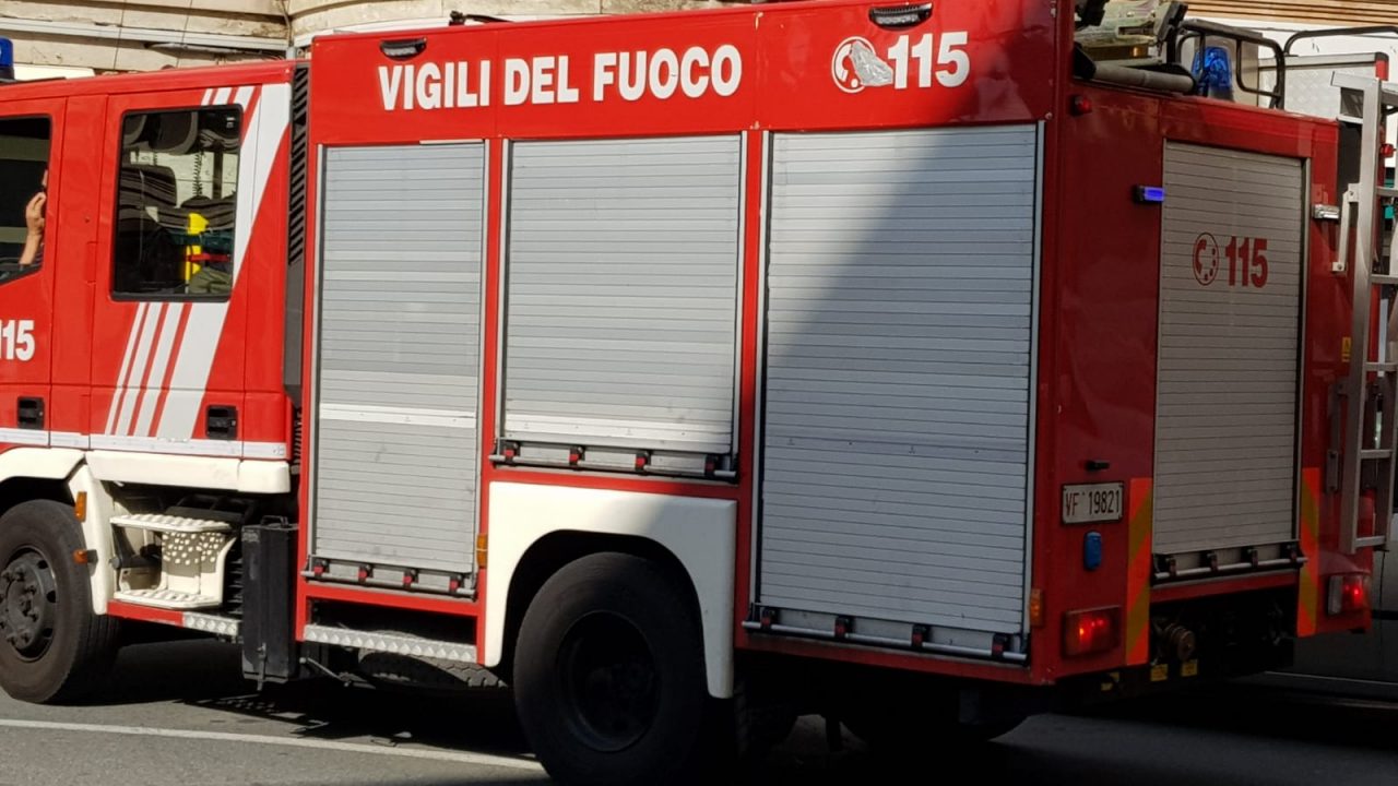 Non risponde alle chiamate della mamma: scattano i soccorsi per 60enne ma stava solo dormendo