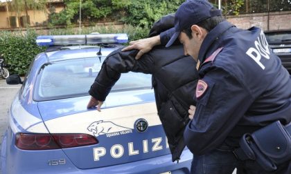 Ruba auto in piazza Colombo, arrestato pluripregiudicato