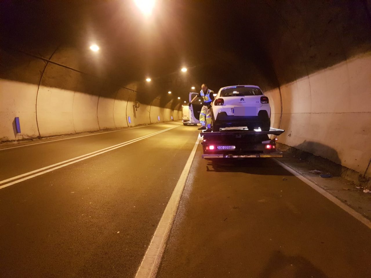 Auto contro un muro in Aurelia Bis