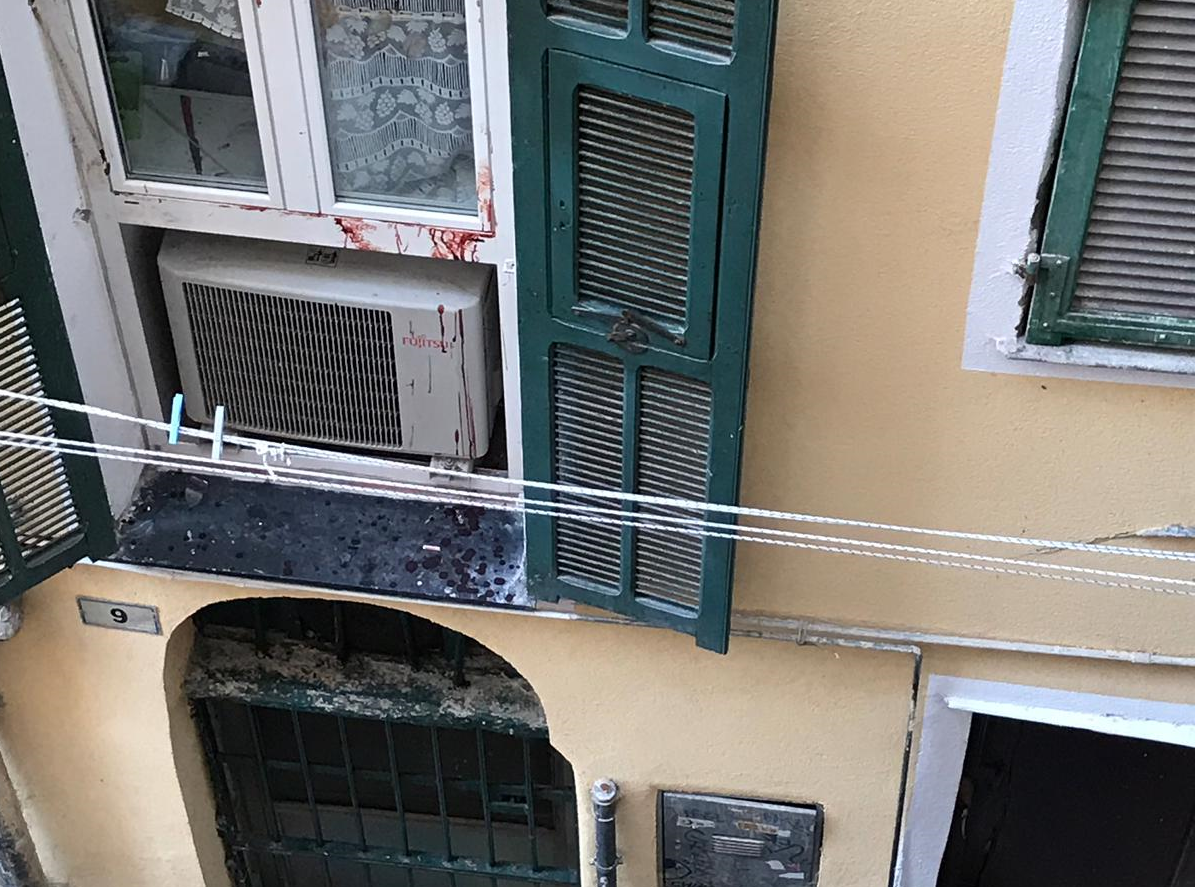 Si taglia braccio con coltello a Sanremo. Video