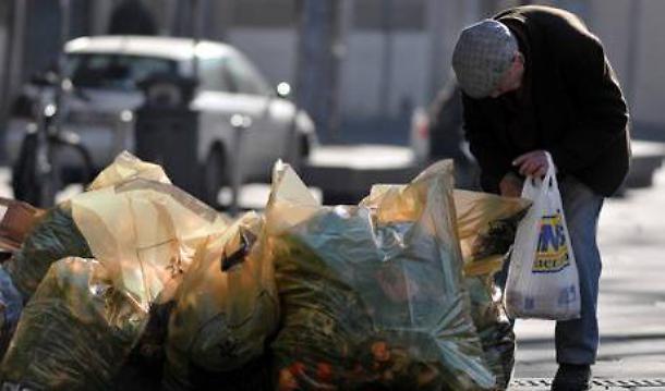 Allarme Istat e Codacons: in 10 anni raddoppiato numero  poveri in Italia