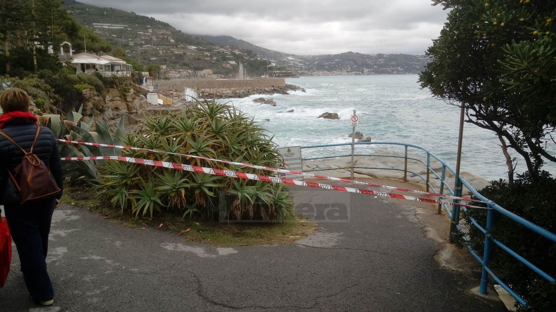 1 Bordighera maltempo 2018 passaggio pedonale chiuso_02