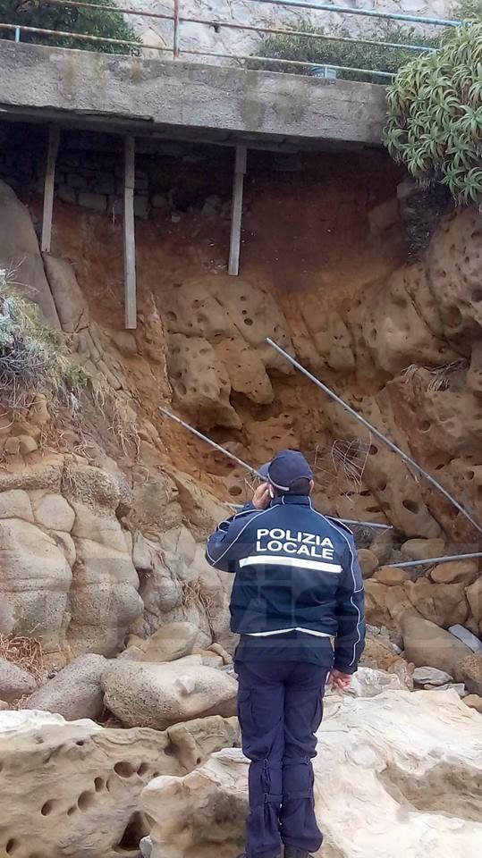 1 Bordighera maltempo 2018 passaggio pedonale chiuso_03