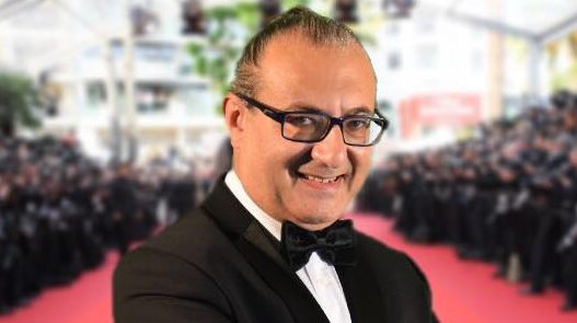 Un albero di Natale a Imperia di bottiglie di plastica