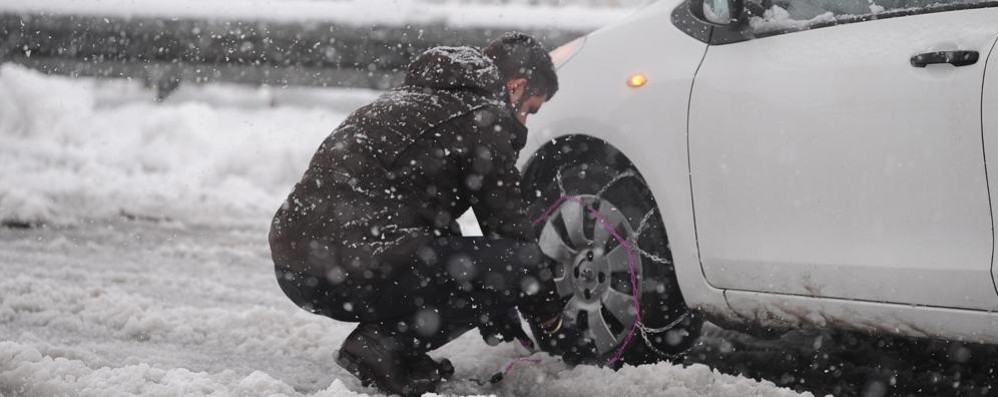 Scatta da oggi l’obbligo di catene a bordo o gomme da neve
