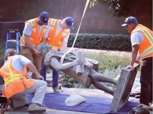 Abbattuto Cristoforo Colombo, i liguri insorgono: “Che vergogna”