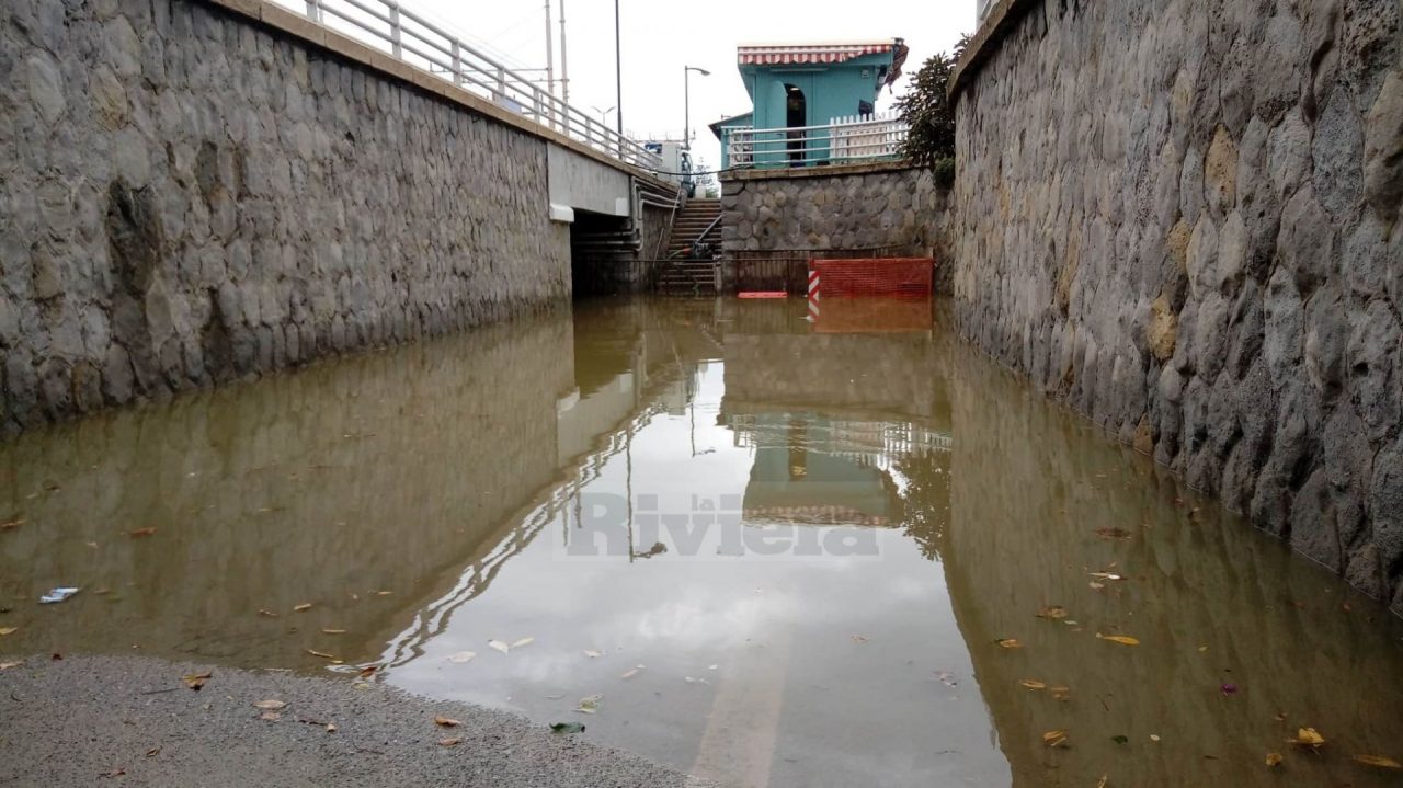 Allagamenti in via Noaro: “Colpa dello scolmatore”