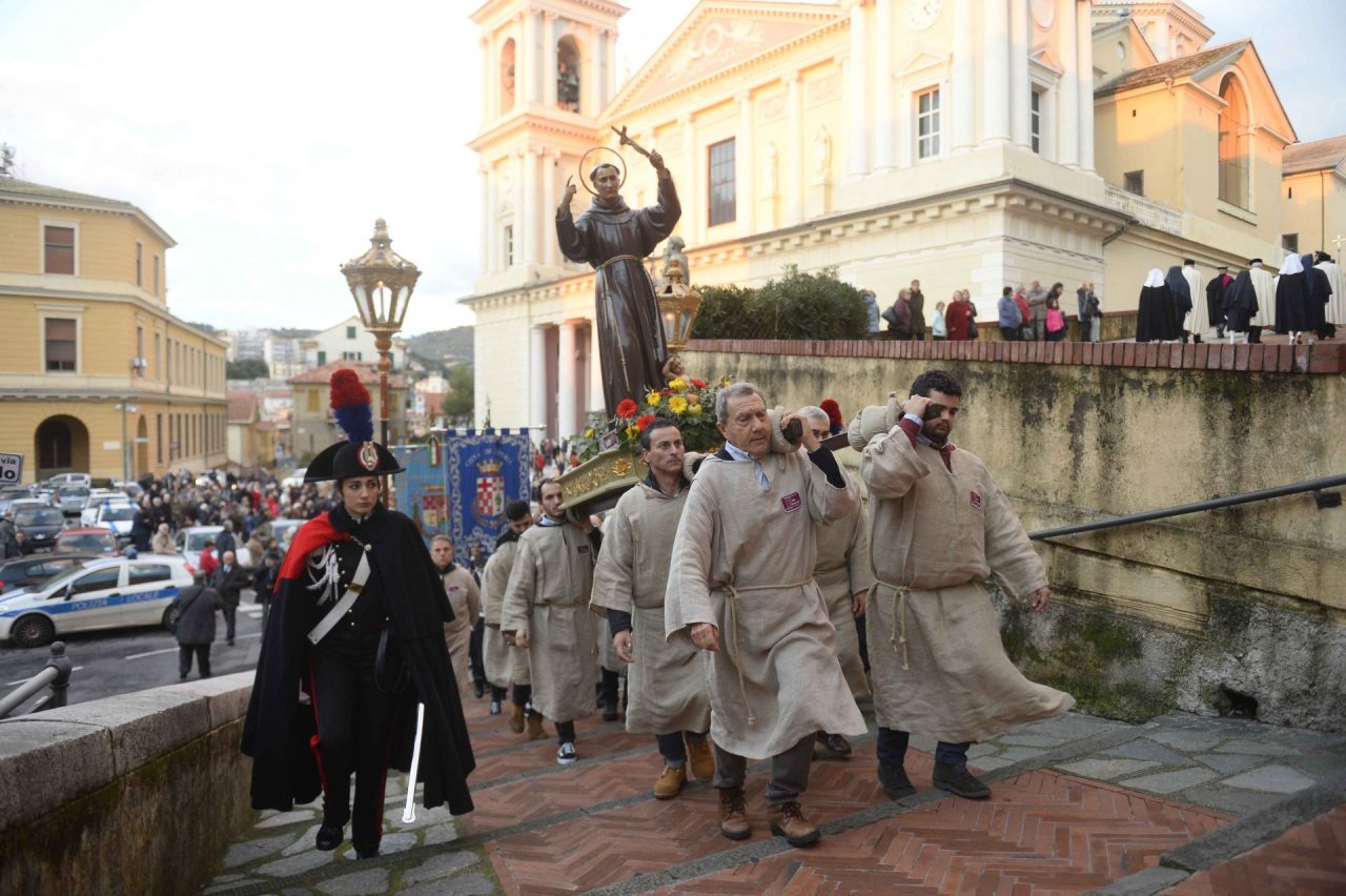 Imperia in festa per il San Leonardo. Le foto della processione