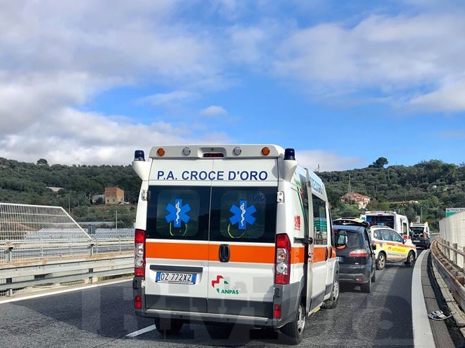 Incidente Autostrada tir auto San Bartolomeo e Imperia Est