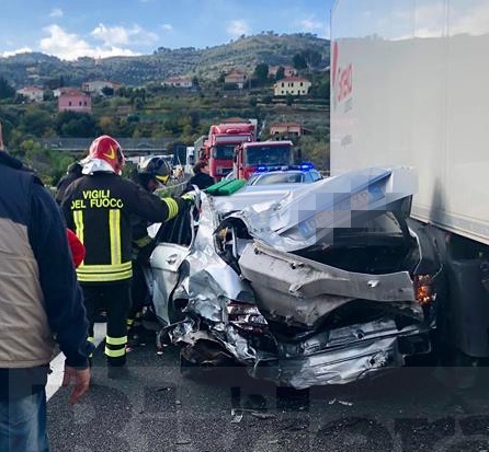 Incidente Autostrada tir auto San Bartolomeo e Imperia Est_03