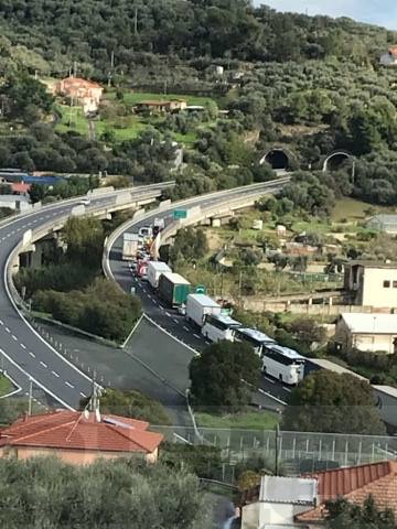 Incidente Autostrada tir auto San Bartolomeo e Imperia Est_04